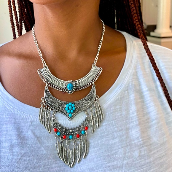 Mexzotic NWT  Silvertone Feather Tiered Necklace - Picture 1 of 3